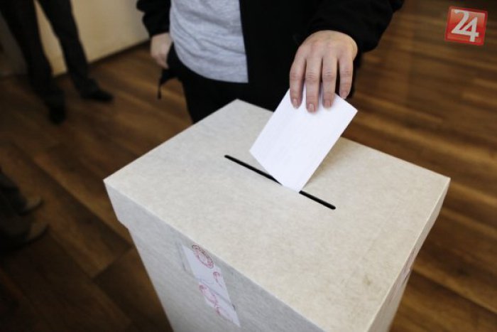 Ilustračný obrázok k článku V Dome Matice slovenskej vo Varíne je o voľby záujem: Komisiu prekvapila účasť mladých ľudí