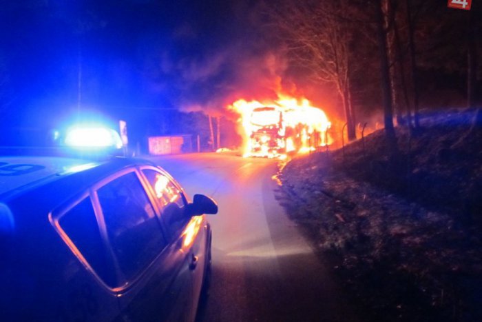 Ilustračný obrázok k článku AUTENTICKÉ ZÁBERY: Ničivý požiar autobusu v Kremnických Baniach!