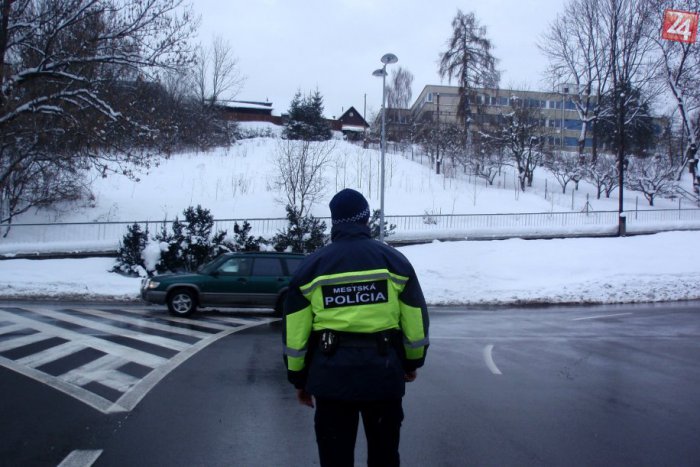 Ilustračný obrázok k článku Čas 03:55: Mestskí policajti zachraňovali Ružomberčana (69) po druhý krát