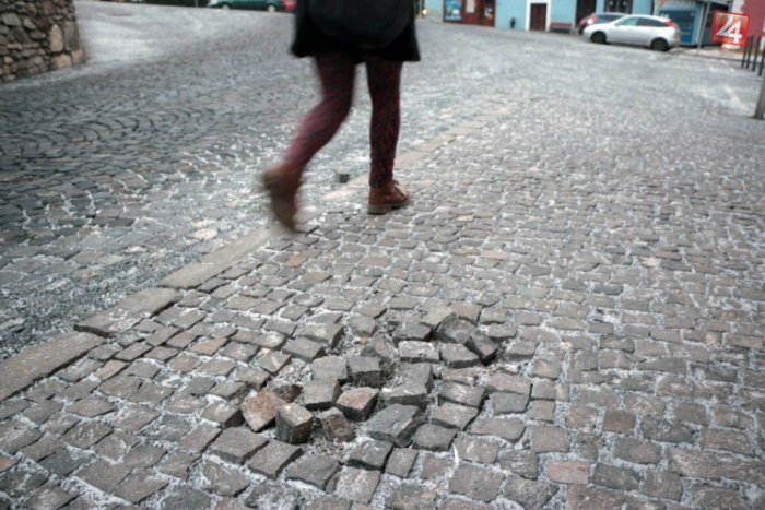 Ilustračný obrázok k článku Nehoda na Dušicky pri cintoríne: Auto nezrazilo chodca, ale ...