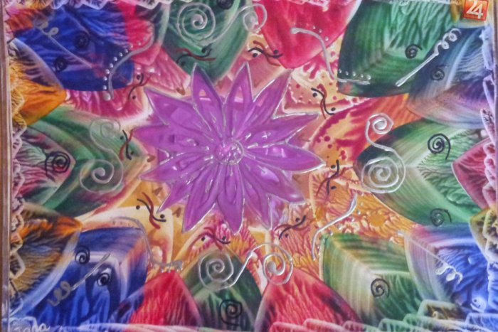 Ilustračný obrázok k článku Umenie, ktoré zvláda naozaj každý. Takto to vyzerá, keď kreslíte horúcim voskom!