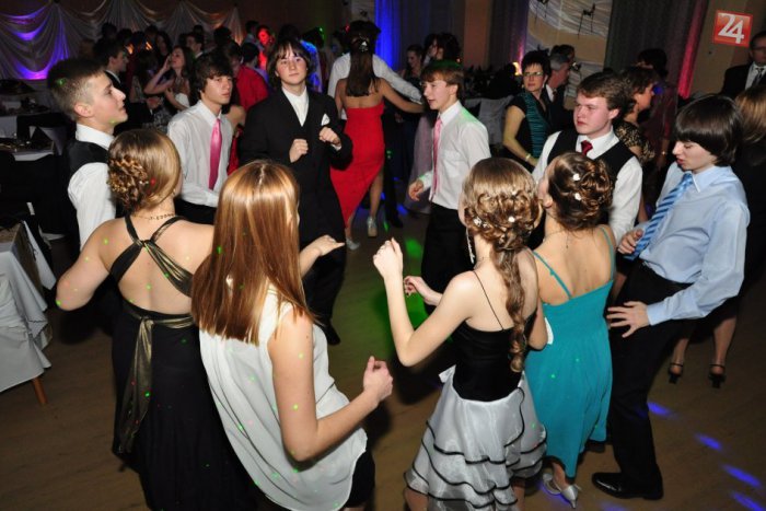 Ilustračný obrázok k článku 8. Gymnaziálny bál: Skvelá zábava, divadlo aj barmanská šou