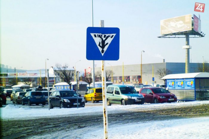 Ilustračný obrázok k článku Značka horeznačky už nepúta pozornosť: Prešovskú kuriozitu expresne opravili!