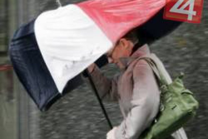 Ilustračný obrázok k článku V piatok Nitru potrápi silný nárazový vietor: Meteorológovia varujú!