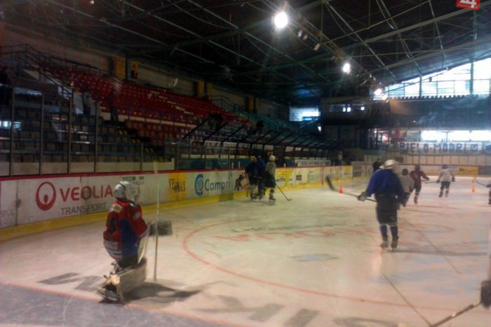 Ilustračný obrázok k článku Ubehlo 30 rokov od postupu hokejistov do kvalifikácie: Pôvodný tím znova na ľade!