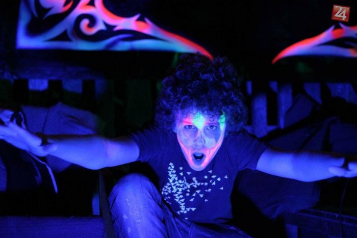 Ilustračný obrázok k článku Dokážete žonglovať so siedmimi loptičkami alebo piatimi kužeľmi? Žonglér Martin Herian áno!