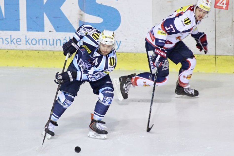 Ilustračný obrázok k článku Zvolenčania si zlepšili náladu na domácom ľade: Nitra vyfasovala nakladačku!