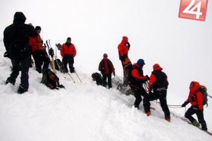 Ilustračný obrázok k článku Vietor, dážď a sneh bičujú horské oblasti: Na Žiarsku chatu sa nedostanete!