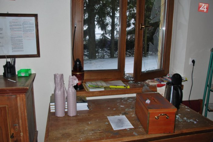 Ilustračný obrázok k článku Pozrite si zábery priamo z miesta: V kostole vyčíňali zlodeji!