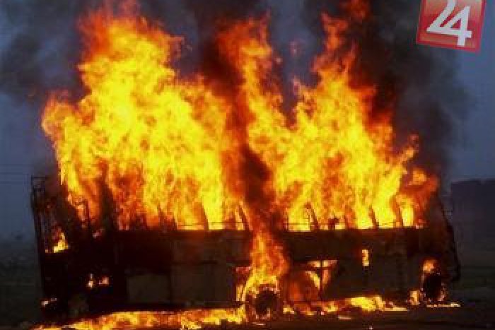 Ilustračný obrázok k článku Desivé obrázky pod Donovalmi: Autobus zachvátili plamene, zhorel do tla!