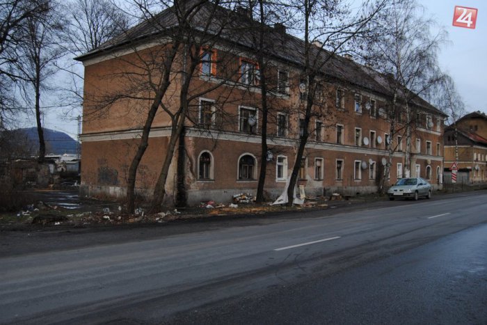 Ilustračný obrázok k článku Katastrofálny stav bytovky na Bratislavskej ulici. Primátor: Strecha drží takpovediac na dobré slovo!