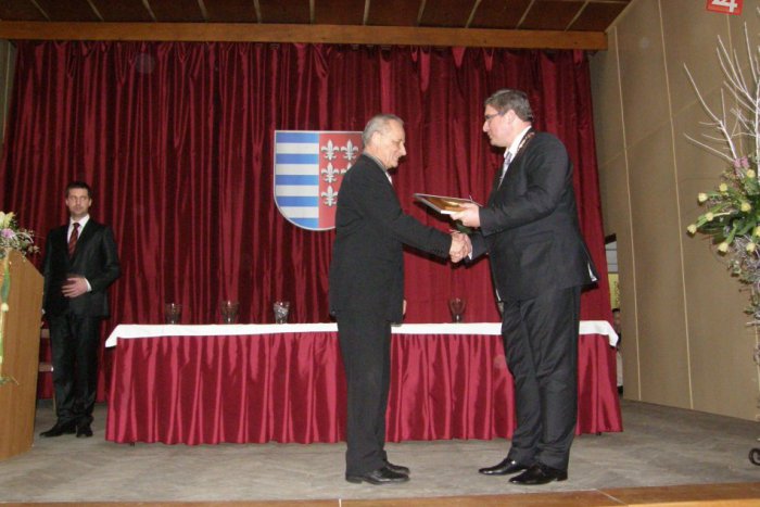 Ilustračný obrázok k článku Zbor pre občianske záležitosti je pri všetkých dôležitých udalostiach v našom živote: Práca jeho členov bola ocenená