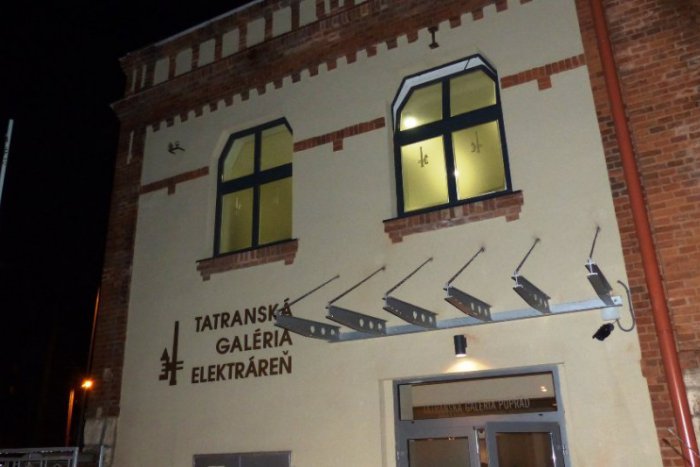 Ilustračný obrázok k článku V obnovenej  galérii vystavuje Popradčan Peter Pollág, na jej otvorenie prišli stovky ľudí