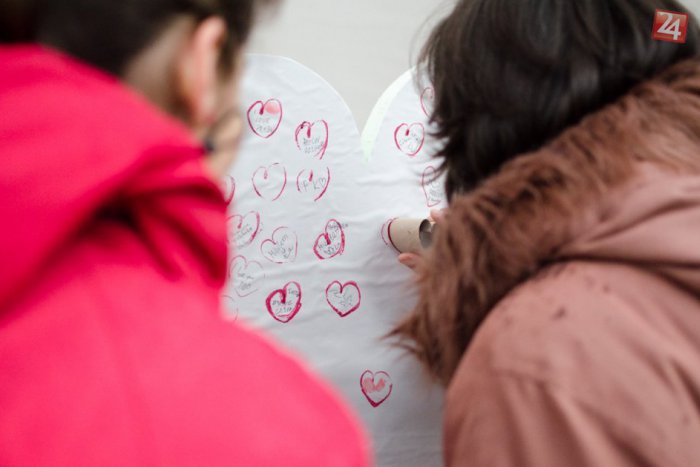 Ilustračný obrázok k článku FOTOGALÉRIA: Prešovčania sa na Valentína kochali pri krásnej výzdobe, bozky nechali doma
