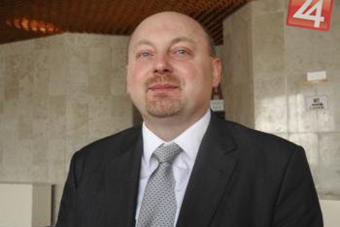 Ilustračný obrázok k článku Zvíťazil v boji šiestich kandidátov: Zoznámte sa s novým hlavným kontrolórom