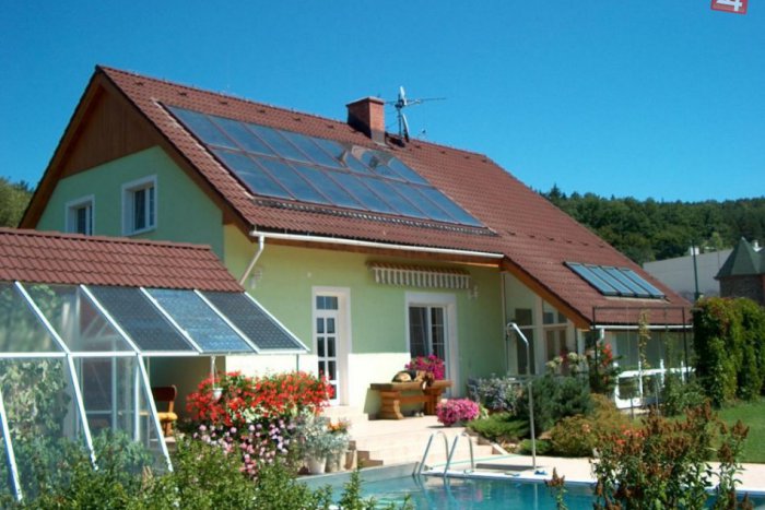 Ilustračný obrázok k článku Solárna zostava šetrí platby za teplú vodu a vynáša viac ako bankový vklad