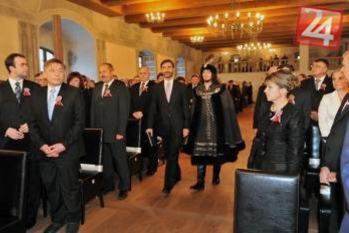 Ilustračný obrázok k článku Toto tu ešte nebolo, priamy prenos vám dá info z prvej ruky: Župný parlament bude rokovať online!