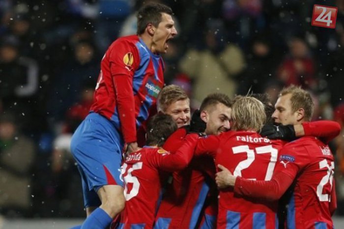 Ilustračný obrázok k článku Jeden skúsený, druhý talent: Dvaja odchovanci humenského futbalu podpísali v Česku