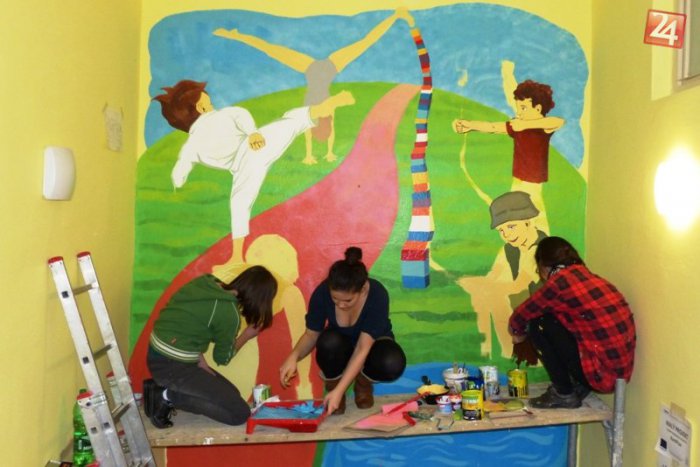 Ilustračný obrázok k článku Mladí študenti menia svet okolo seba. Popradu začali pridávať farby