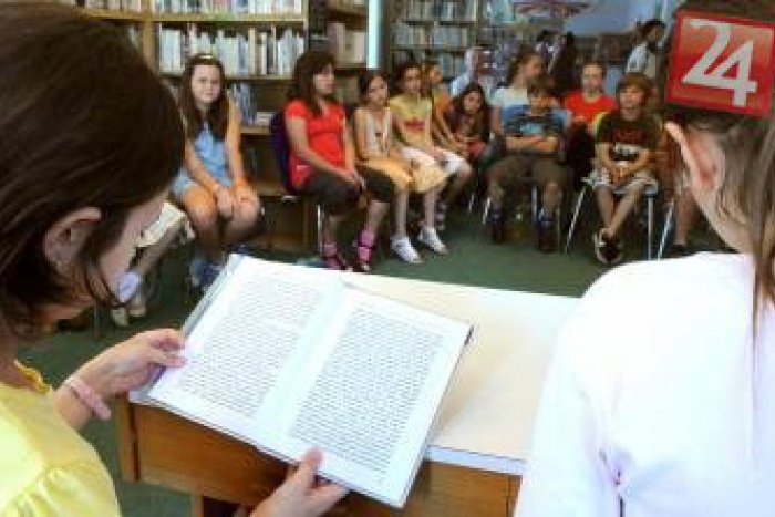 Ilustračný obrázok k článku Brezno číta deťom: Svoj obľúbené príbehy predstavia primátor, lekárka aj hokejový tréner