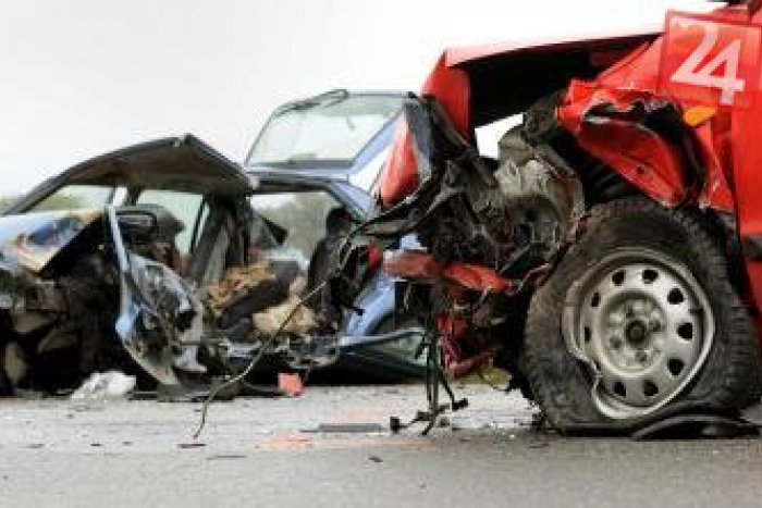 Ilustračný obrázok k článku Smer Trnava: Na diaľnici D1 sa zrazili 3 autá s kamiónom