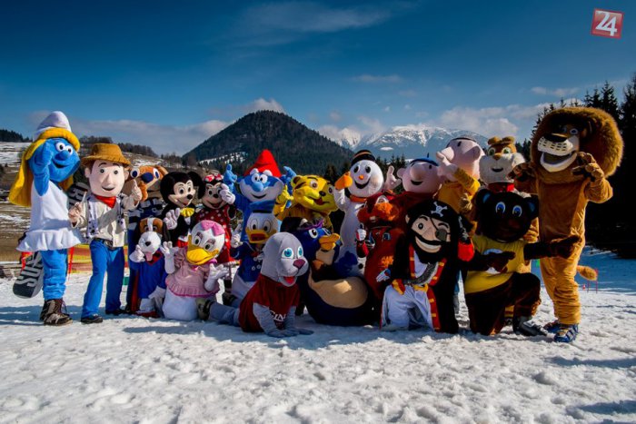 Ilustračný obrázok k článku OBRAZOM: Na Donovaloch lyžovali rozprávkové postavičky a podaril sa im rekord!