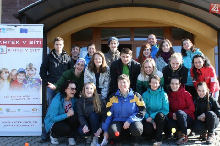 Ilustračný obrázok k článku Ťažký život so zákernou chorobou: Dievčatá a chlapci ukázali, že osud trpiacich detí im nie je ľahostajný