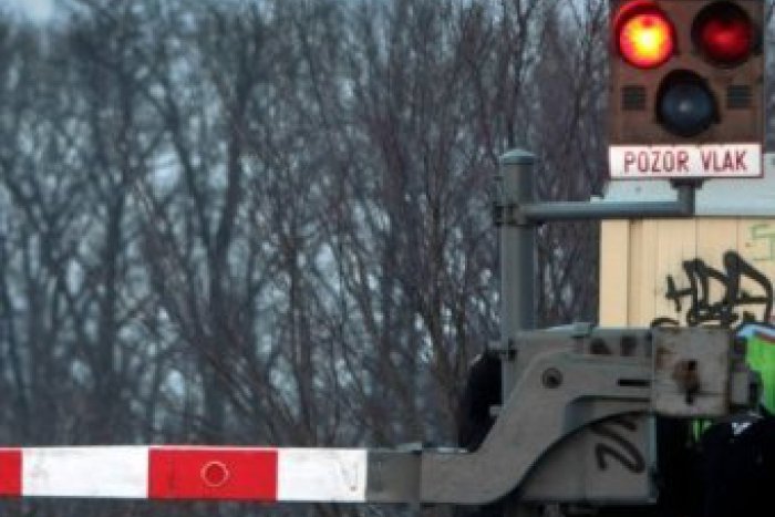 Ilustračný obrázok k článku VODIČI POZOR! Železničné priecestie na Diakovce dočasne uzavrú!