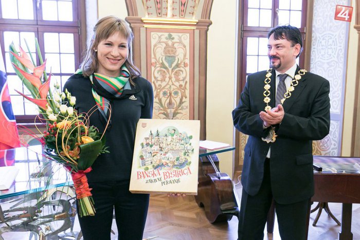 Ilustračný obrázok k článku Čakal na ňu emotívny program: Primátora Gogolu navštívila zlatá Nasťa