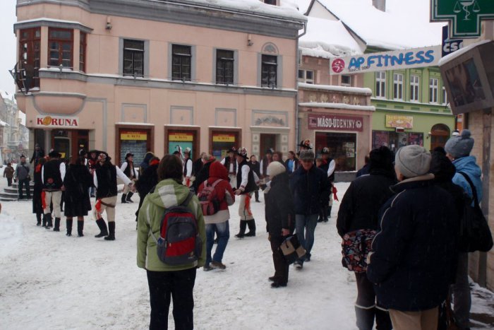 Ilustračný obrázok k článku PREHĽAD podujatí: Fašiangy sa krátia, bursovníci pozývajú, aj basu treba pochovať