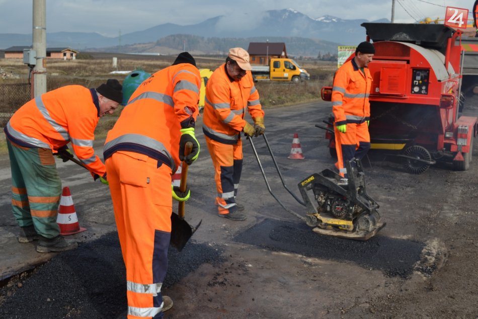 Ilustračný obrázok k článku V Poprade sa začalo s opravou najkritickejších výtlkov: V TÝCHTO lokalitách cesty vyžadujú celoplošné opravy