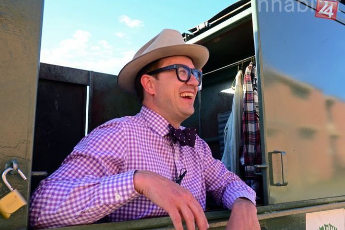 Ilustračný obrázok k článku Učiteľ sa presťahoval do smetiaku: Dôvod, prečo to urobil, vás prekvapí