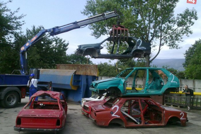 Ilustračný obrázok k článku ŽOS–EKO Vrútky zhodnocuje batérie, akumulátory, staré vozidlá a oleje