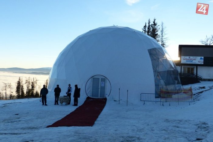 Ilustračný obrázok k článku Ľadový chrám sa po 82 dňoch roztopil: Videlo ho viac ako sto tisíc ľudí