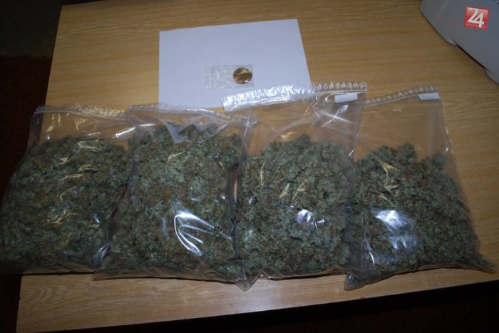 Ilustračný obrázok k článku Policajná hliadka chytila mladíka, ktorý mal pri sebe 20 gramov marihuany