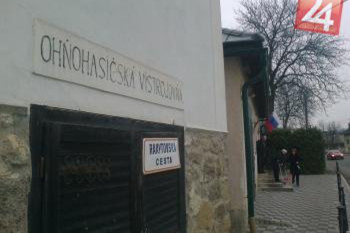 Ilustračný obrázok k článku Volí sa aj v rozrastajúcich sa Rakytovciach: Voliči svoje hlasy odovzdávajú v požiarnej zbrojnici