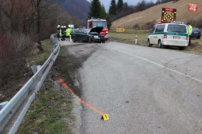 Ilustračný obrázok k článku Hrozivá zrážka áut pri Žiline: Po náraze zostal jeden človek zakliesnený