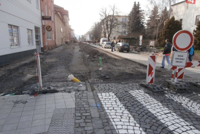 Ilustračný obrázok k článku Rekonštrukcia Štúrovej ulice je už v plnom prúde: Pozrite si to v obrazoch!