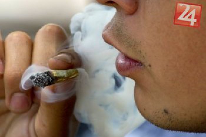 Ilustračný obrázok k článku Tínedžer (16) z Humenného má na krku obvinenie: Podľa mužov zákona predával po meste marihuanu