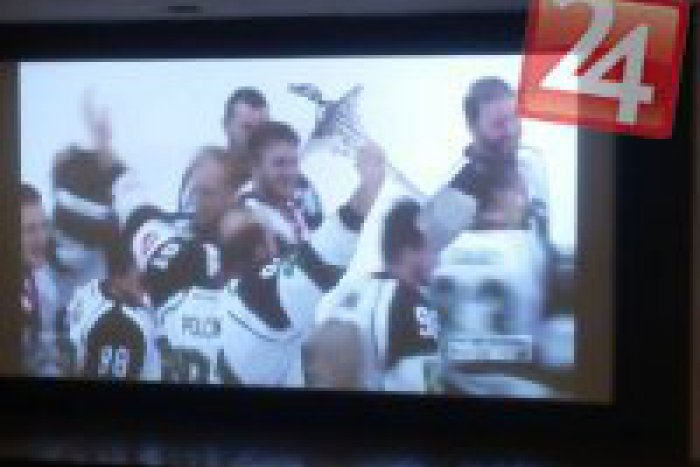 Ilustračný obrázok k článku Už onedlho privítame našich hokejistov: Majstri Mol ligy prídu na Hlavné námestie