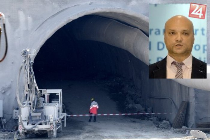 Ilustračný obrázok k článku Štátny tajomník na stavbe diaľnice: Som rád, že už vidno svetlo na konci tunela!