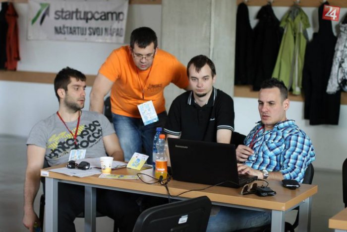 Ilustračný obrázok k článku Dáždnik, ktorý nabije mobil. Aj takýto projekt vznikol počas Startup Weekendu