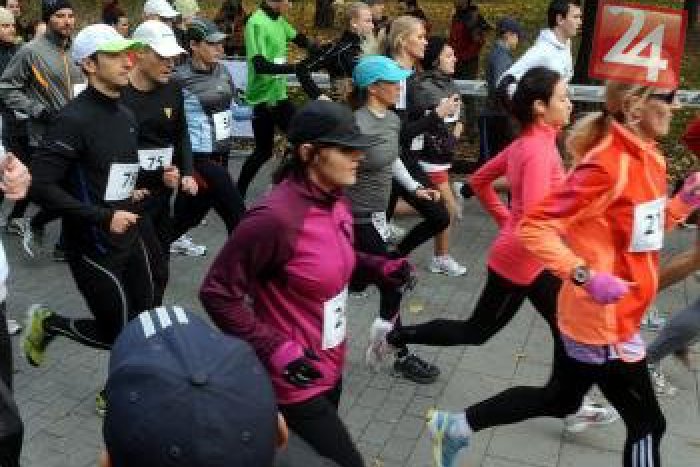 Ilustračný obrázok k článku Beh ulicami Jasenia s rekordným počtom účastníkov: Organizátorom nezvýšil guľáš, museli im stačiť párky