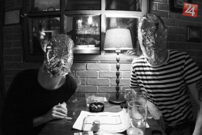 Ilustračný obrázok k článku Umelci, ktorých spája kov: V Žiline môžete vidieť laboratórium v podobe fungujúcich elektrolytických kúpeľov