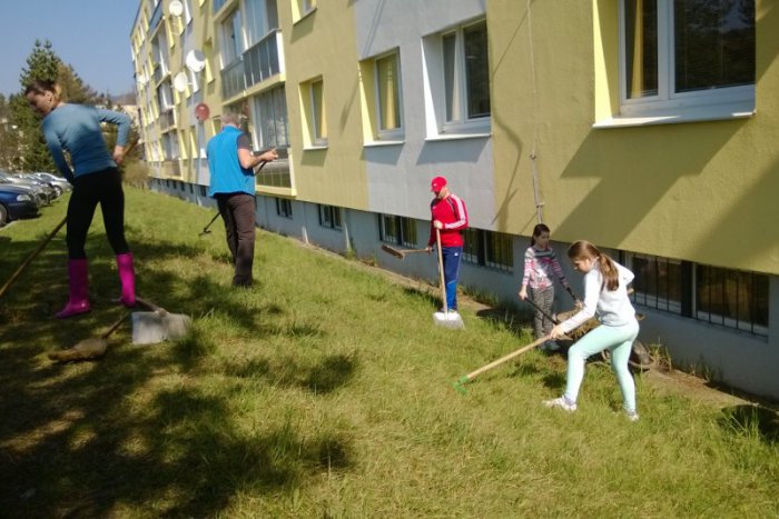 Ilustračný obrázok k článku Zelená oáza uprostred panelákovej džungle? Ľudia sa chopia hrablí a lopát a toto chystajú na bystrickom sídlisku