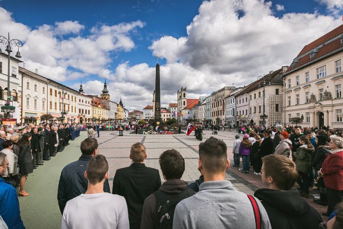 Ilustračný obrázok k článku Bystričania si pripomenuli hrôzy vojny a extrémistických myšlienok
