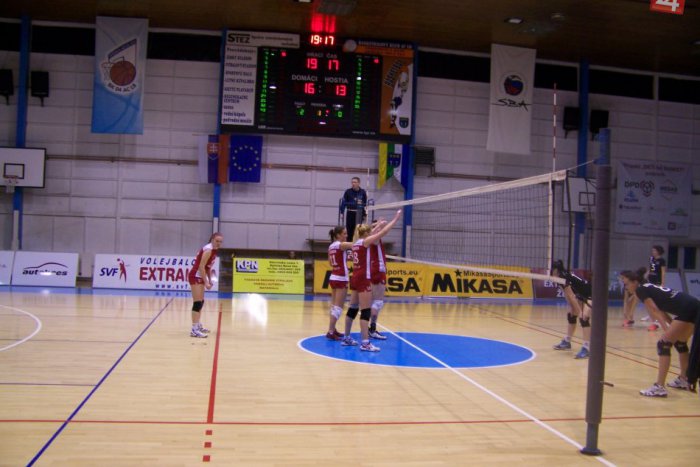 Ilustračný obrázok k článku Volejbalistky začali boje o 5. až 8. miesto: Domáce smečiarky nedali súperkám vydýchnuť