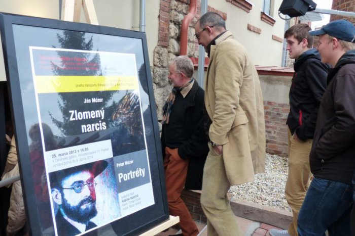 Ilustračný obrázok k článku V Tatranskej galérii vystavujú bratia Mózerovci, na vernisáži spievala aj Katka Hasprová