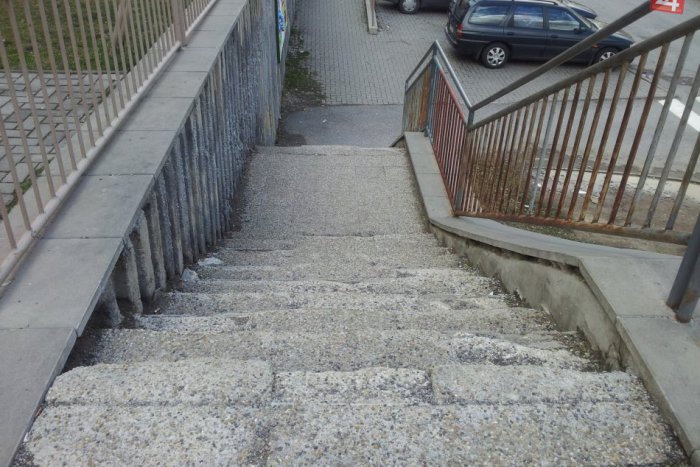 Ilustračný obrázok k článku Schody na Hájiku sa začnú konečne prerábať: Má vzniknúť aj nové námestie s fontánou