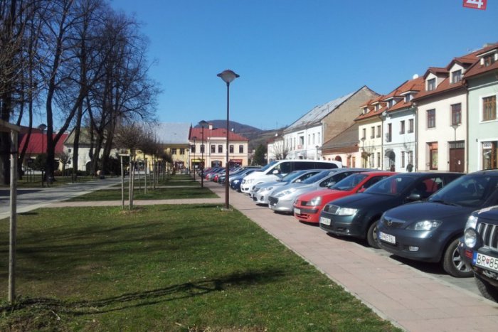 Ilustračný obrázok k článku Na námestí už zadarmo nezaparkujete: Čítajte, koľko zaplatíte